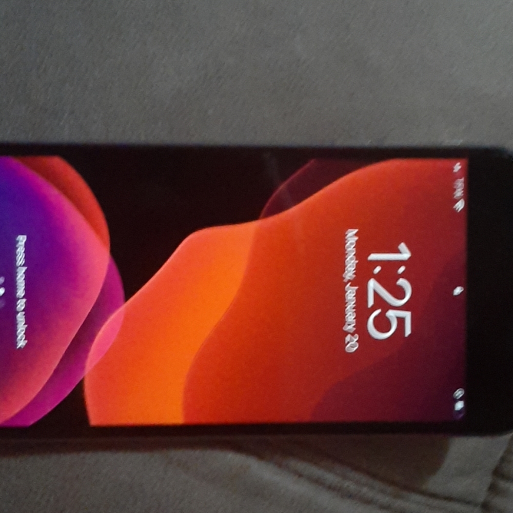 iPhone 6s plus - Picture 2 of 2
